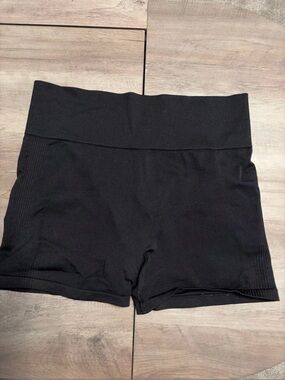 PINK Women’s Black Medium Shorts